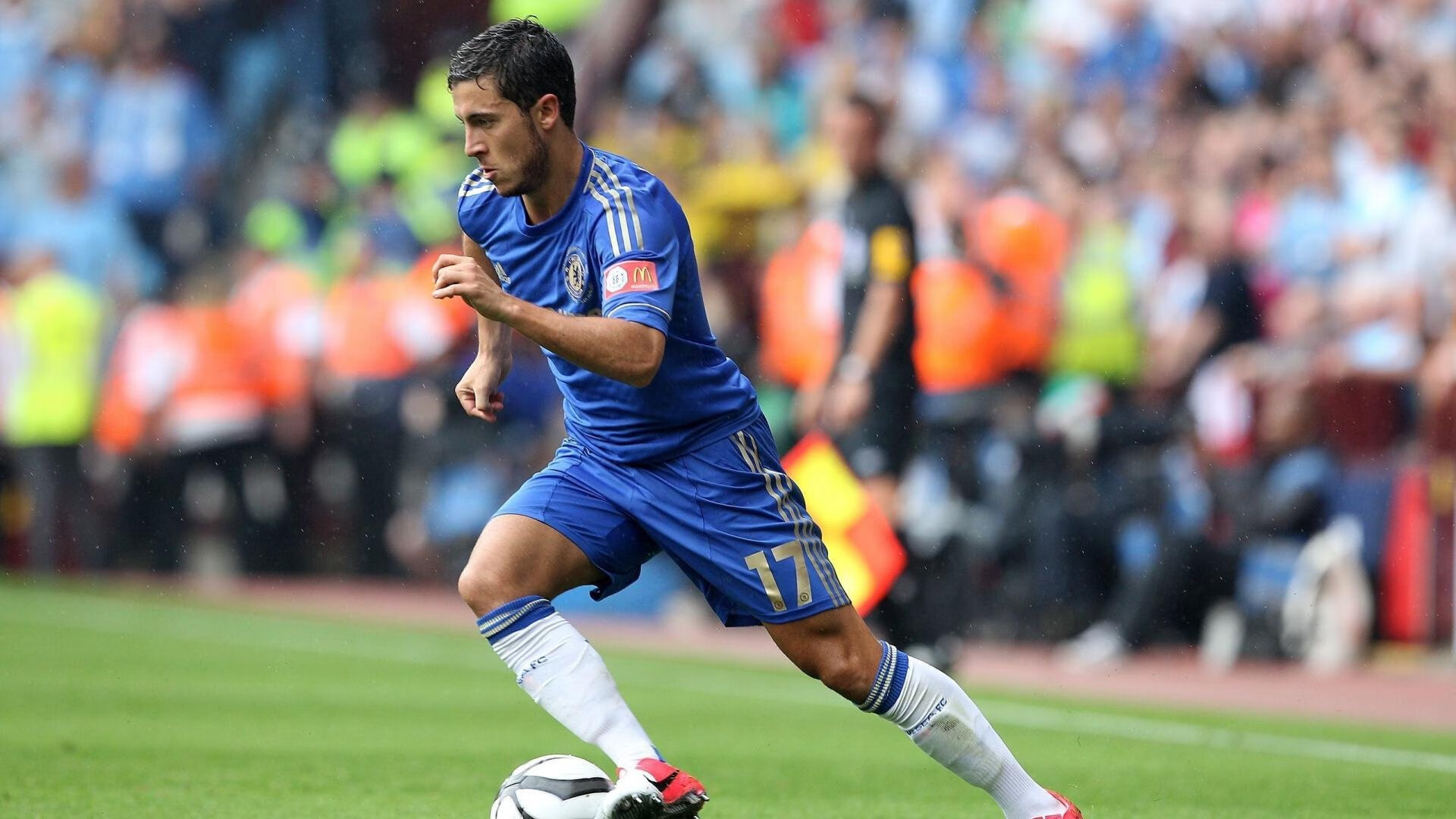 最具争议判罚：那些引发讨论的欧冠瞬间，欧冠足球裁判